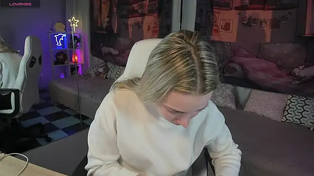 Snapshot of TiffanyBatson chatting on 14, 3, 2025 TiffanyBatson online show from 14, 3, 2025