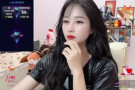 Snapshot of _LLisa_ chatting on 6, 1, 2025 LLisa online show from 6, 1, 2025