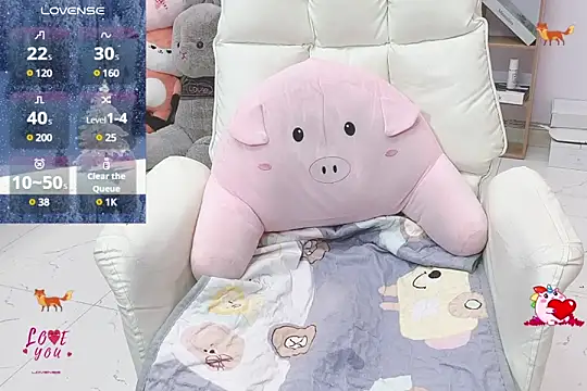 Snapshot of _LLisa_ chatting on 11, 1, 2025 LLisa online show from 11, 1, 2025