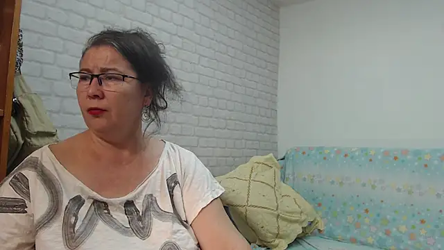 EmmaSquirt online show from 26, 12, 2024