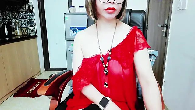 Snapshot of Miu-Le chatting on 12, 11, 2025 Miu-Le online show from 12, 11, 2025