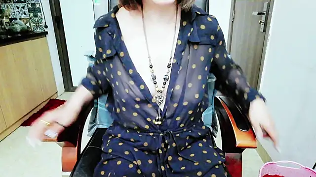 Snapshot of Miu-Le chatting on 15, 11, 2025 Miu-Le online show from 15, 11, 2025