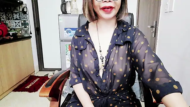 Snapshot of Miu-Le chatting on 17, 11, 2025 Miu-Le online show from 17, 11, 2025