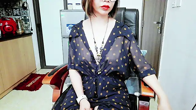 Snapshot of Miu-Le chatting on 17, 11, 2025 Miu-Le online show from 17, 11, 2025