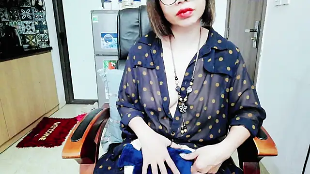 Snapshot of Miu-Le chatting on 20, 11, 2025 Miu-Le online show from 20, 11, 2025