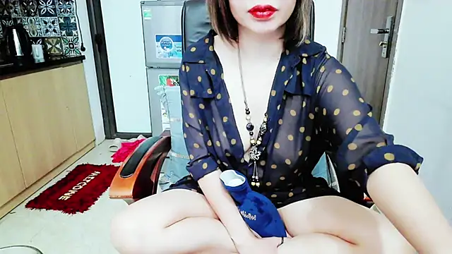 Snapshot of Miu-Le chatting on 22, 11, 2025 Miu-Le online show from 22, 11, 2025