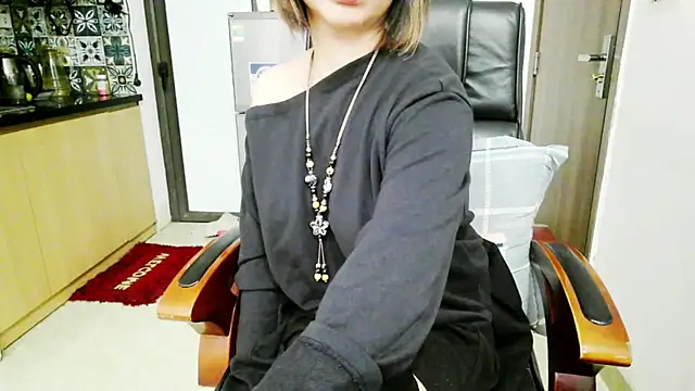 Snapshot of Miu-Le chatting on 24, 11, 2025 Miu-Le online show from 24, 11, 2025