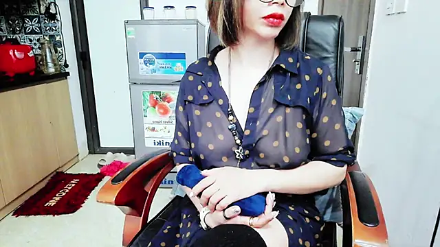 Snapshot of Miu-Le chatting on 3, 12, 2025 Miu-Le online show from 3, 12, 2025