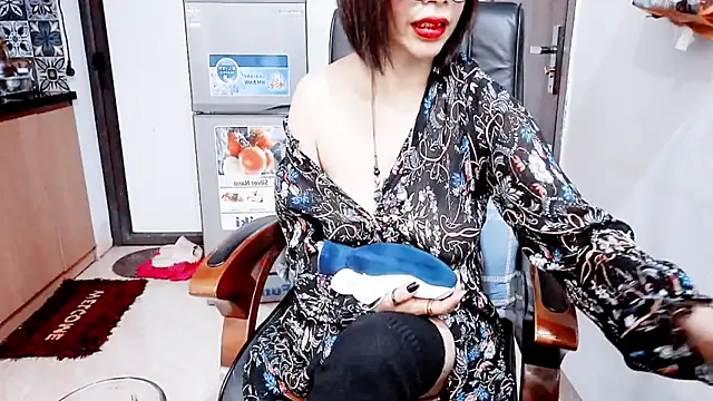 Snapshot of Miu-Le chatting on 4, 2, 2026 Miu-Le online show from 4, 2, 2026