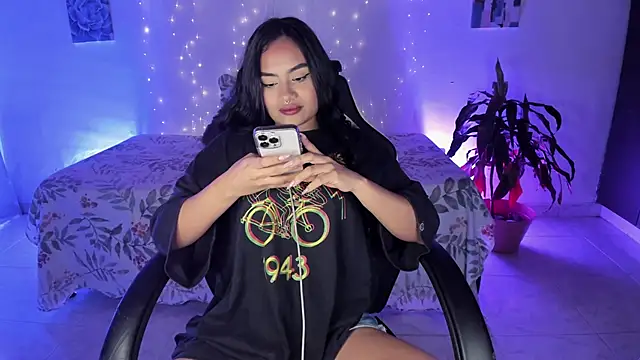 Riana Kean online show from 17, 11, 2025