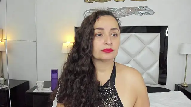  luna  sweet  online show from 6, 3, 2025