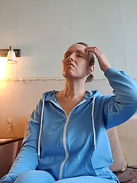 Evelina cute online show from 27, 10, 2025