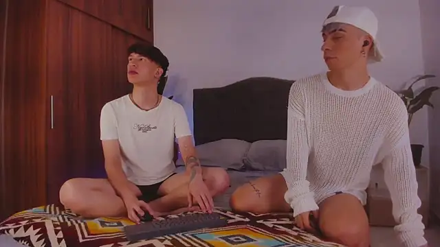 2gays 1Str8 online show from 28, 12, 2024