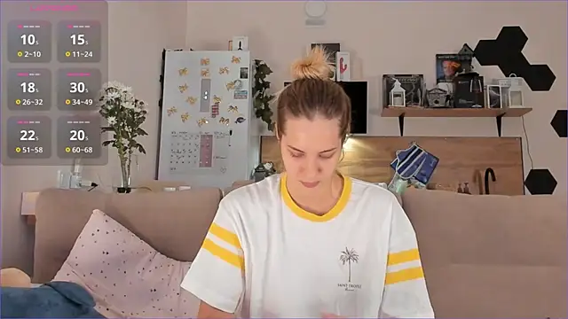 Girl alone home online show from 20, 10, 2025