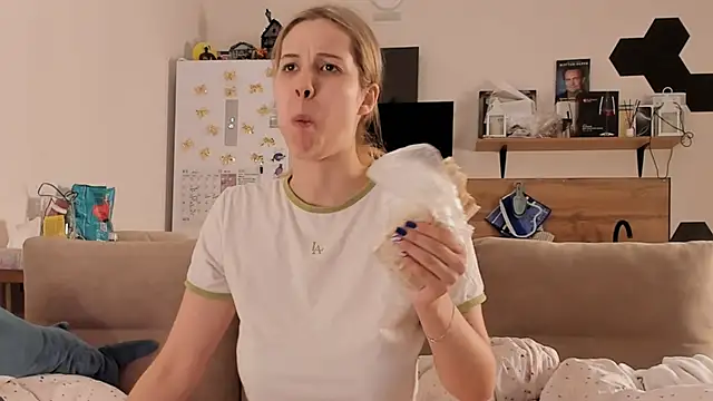 Girl alone home online show from 29, 5, 2026
