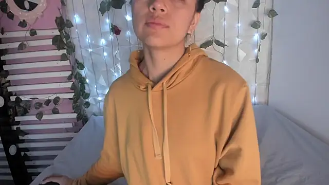 Sophy SmileSweet online show from 4, 1, 2025