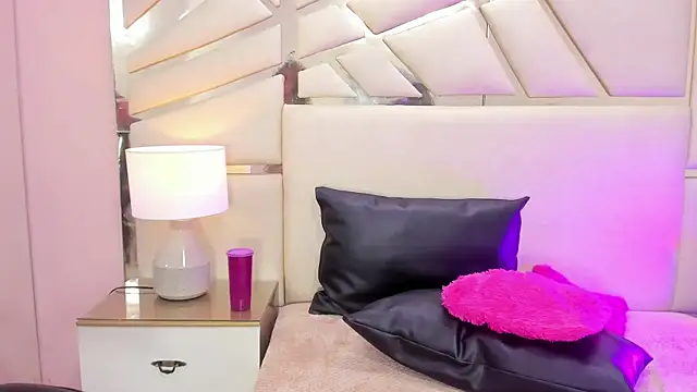 Snapshot of AlanaJones1 chatting on 22, 1, 2025 AlanaJones1 online show from 22, 1, 2025