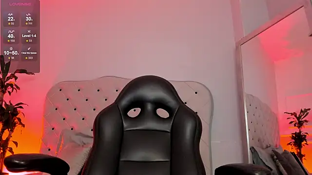 Snapshot of renee_shelby_ chatting on 8, 3, 2025 renee shelby online show from 8, 3, 2025