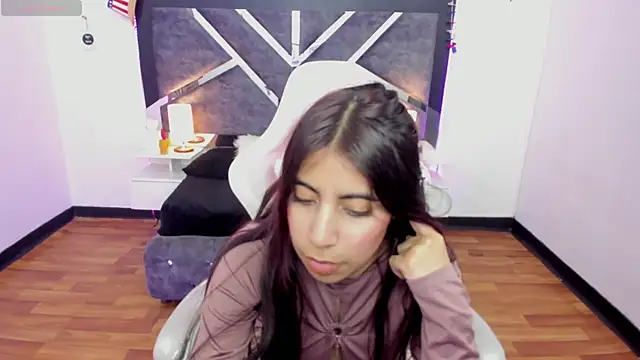 lunitaa18 online show from 10, 2, 2025