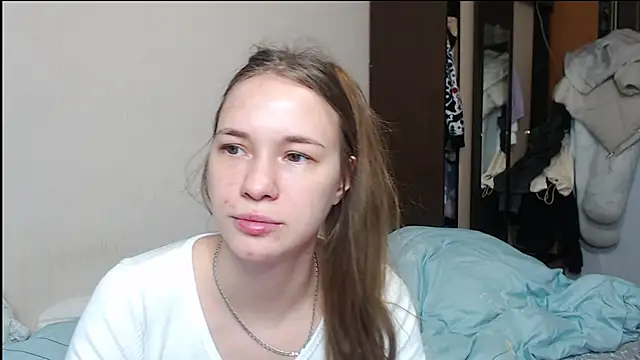 leila bambi  online show from 4, 2, 2025