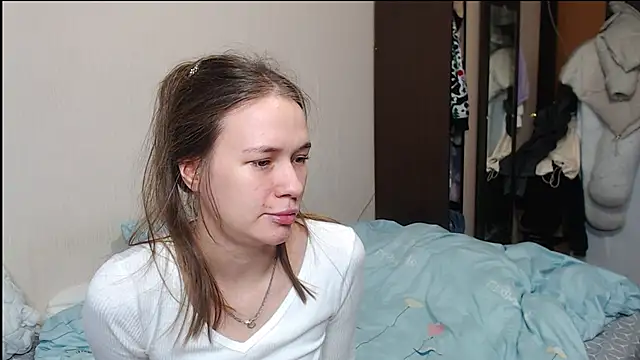 leila bambi  online show from 4, 2, 2025