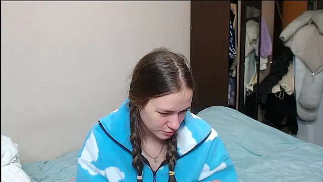 leila bambi  online show from 5, 2, 2025