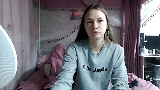 leila bambi  online show from 2, 12, 2025