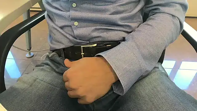 alessandroman2114 online show from 6, 10, 2025