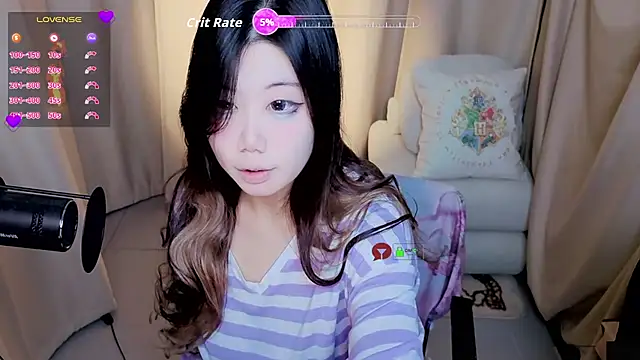 Snapshot of CryKuro_ chatting on 8, 9, 2025 CryKuro  online show from 8, 9, 2025