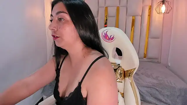 Karla hernandez  online show from 6, 2, 2025