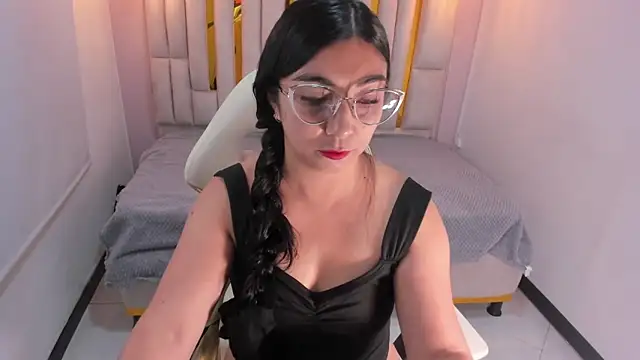 Karla hernandez  online show from 13, 2, 2025