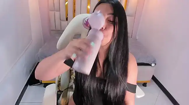 Karla hernandez  online show from 10, 3, 2025