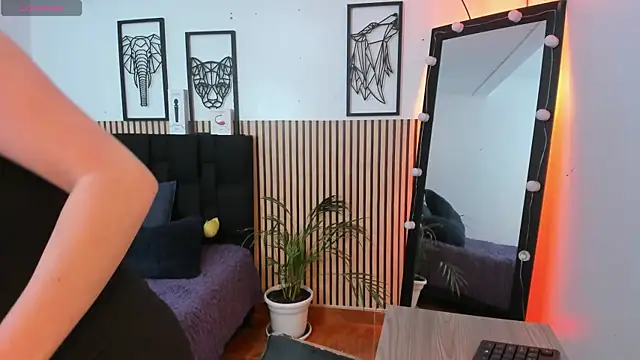 LILA ELLIOT online show from 14, 10, 2025