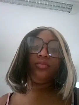 Snapshot of Adelehottman chatting on 7, 11, 2025 Adelehottman online show from 7, 11, 2025