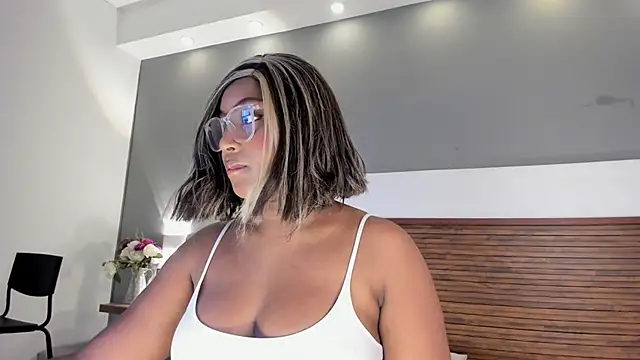 Snapshot of Adelehottman chatting on 19, 11, 2025 Adelehottman online show from 19, 11, 2025