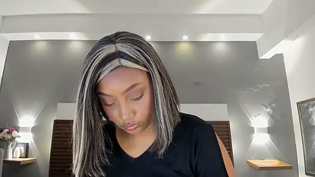 Snapshot of Adelehottman chatting on 4, 12, 2025 Adelehottman online show from 4, 12, 2025