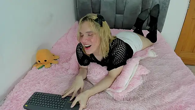  Little angel69 online show from 28, 2, 2025