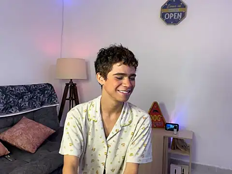 Snapshot of MyLatinHotBoys chatting on 5, 1, 2025 MyLatinHotBoys online show from 5, 1, 2025