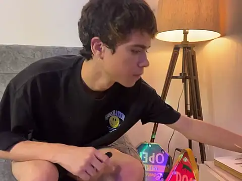 Snapshot of MyLatinHotBoys chatting on 11, 1, 2025 MyLatinHotBoys online show from 11, 1, 2025