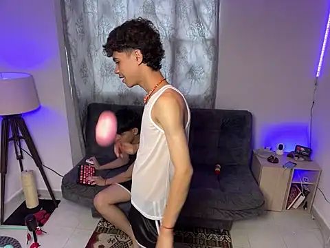 Snapshot of MyLatinHotBoys chatting on 6, 3, 2025 MyLatinHotBoys online show from 6, 3, 2025