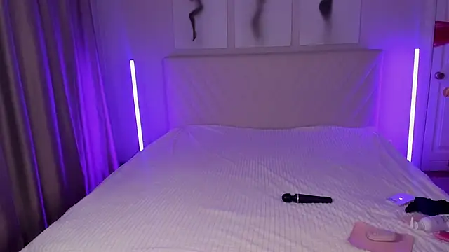 EmmaBarbs online show from 12, 4, 2026