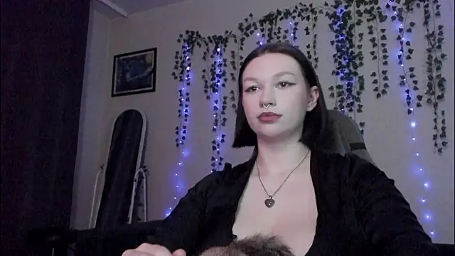 Snapshot of Emmy_m00n chatting on 2, 12, 2024 Emmy m00n online show from 2, 12, 2024