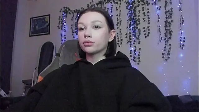 Snapshot of Emmy_m00n chatting on 3, 12, 2024 Emmy m00n online show from 3, 12, 2024