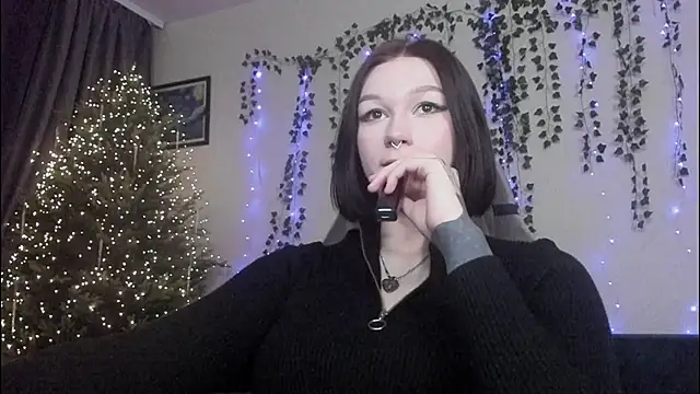 Snapshot of Emmy_m00n chatting on 12, 12, 2024 Emmy m00n online show from 12, 12, 2024