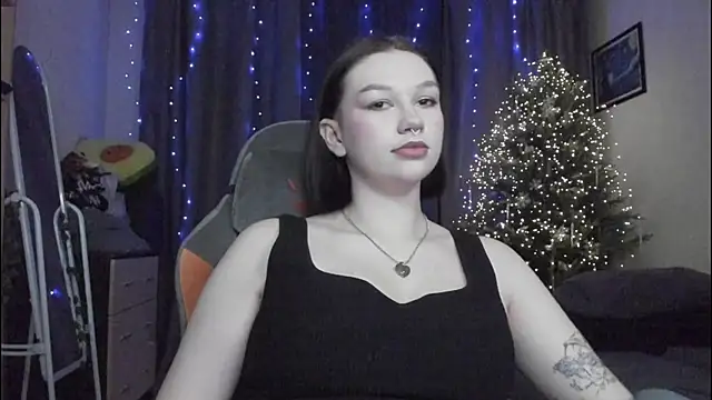 Snapshot of Emmy_m00n chatting on 19, 12, 2024 Emmy m00n online show from 19, 12, 2024