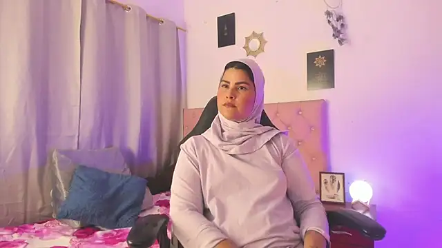 Snapshot of AishaAmin_ chatting on 10, 6, 2026 AishaAmin online show from 10, 6, 2026