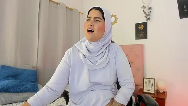 Snapshot of AishaAmin_ chatting on 23, 6, 2026 AishaAmin online show from 23, 6, 2026