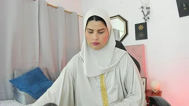 Snapshot of AishaAmin_ chatting on 17, 7, 2026 AishaAmin online show from 17, 7, 2026