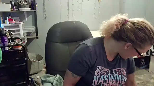 Lisalovely6981 online show from 6, 2, 2025