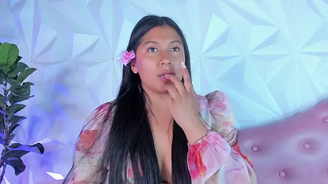 LinnaGardenia online show from 1, 2, 2025